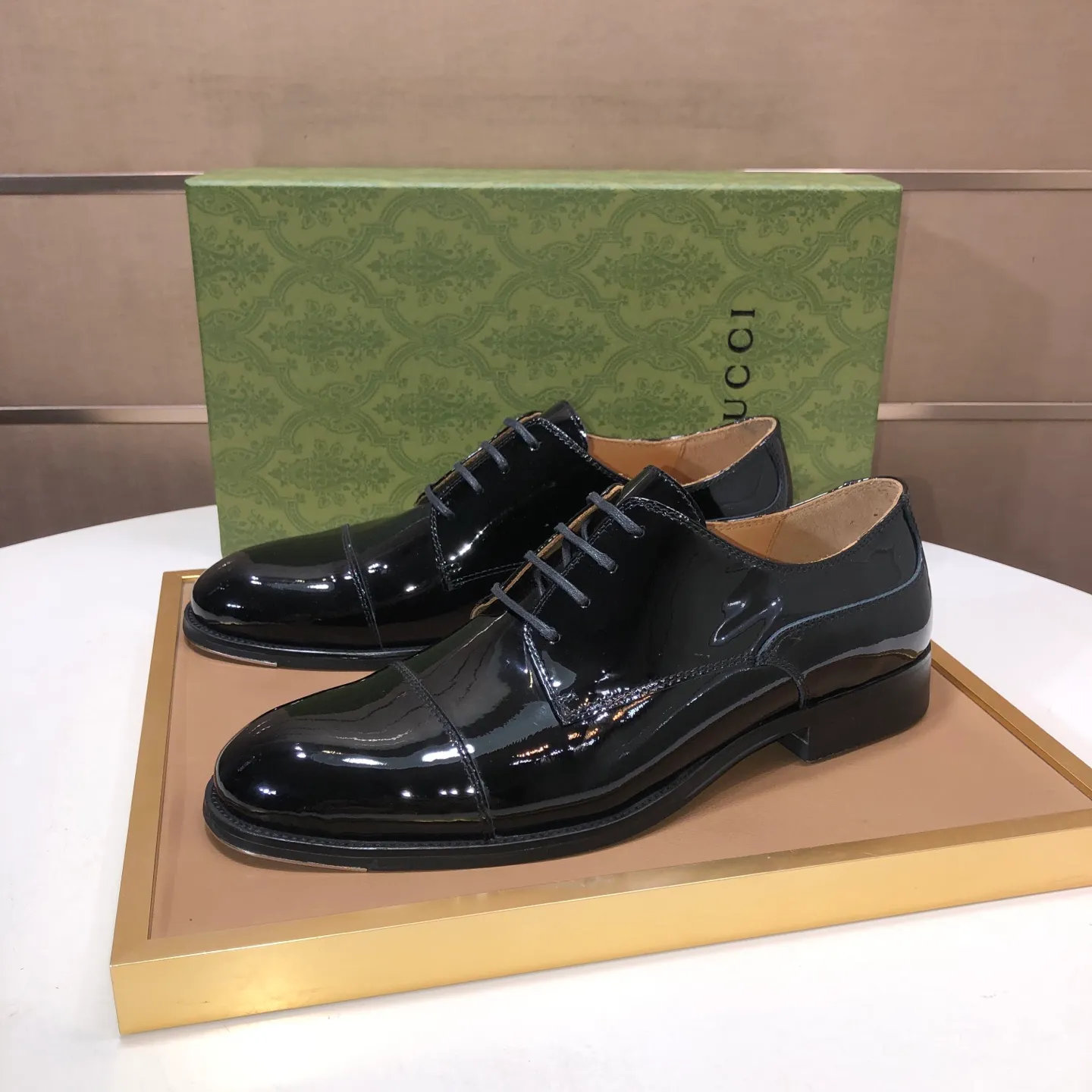 Men's shoes 💰660💰 Brand: GUCCI (Gucci) Standard code: Men's size 38/44 (45/46 can be customized) Grade: Same as the official website Original quality Material: Original cowhide Water-dyed cowhide lining Original rubber outsole Style category: Men's fashionable casual leather shoes Distinguished big-name luxury elements top luxury Color: Actual picture